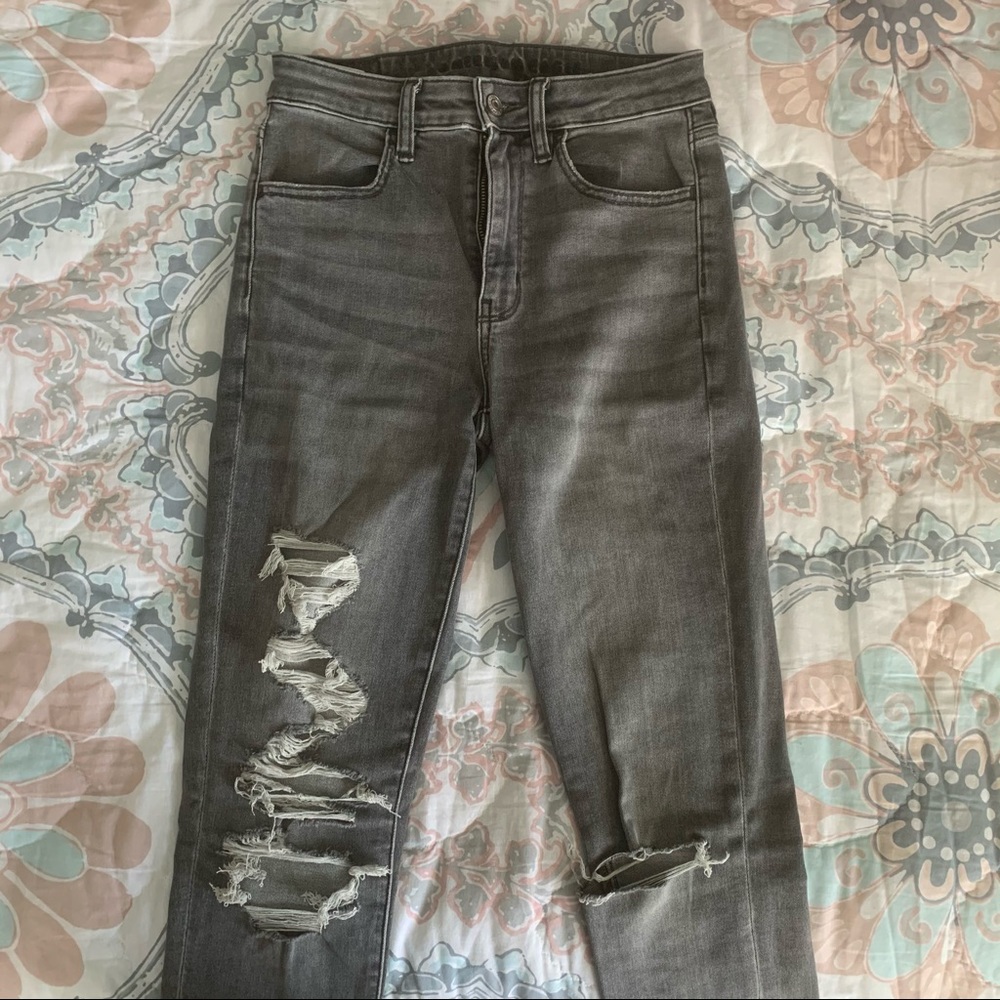 EUC American Eagle Gray Distressed Skinny Jeans